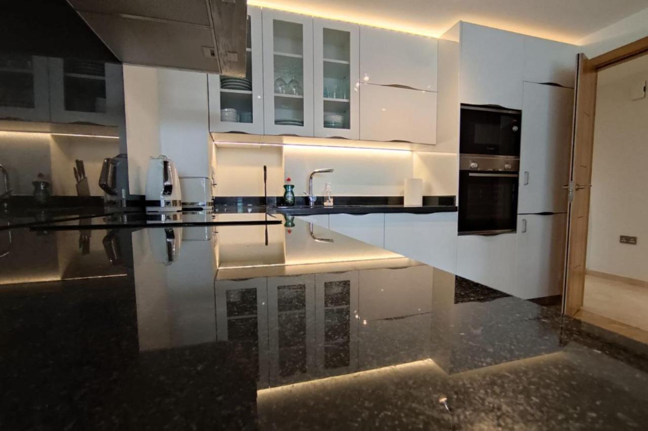 Seaside Serenity Oasis - High Floor - Stunning Views Gibraltar Eksteriør bilde
